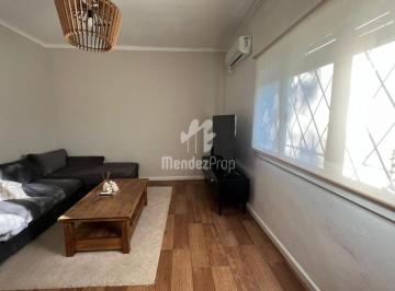 Casa · 140m² · 4 Ambientes · 1 Cochera · Venta de Casa en Adrogue. Gran Oprtunidad!