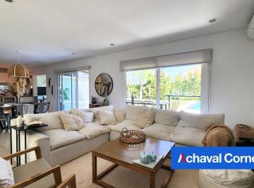 Casa · 204m² · 5 Ambientes · Divina Casa en Venta Sobre Lote Interno en El Barrio Barbarita