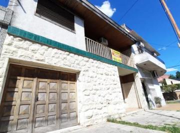 Casa · 155m² · 5 Ambientes · Venta Casa a Reciclar 5 Ambientes Cochera Patio Terraza Lote Propio