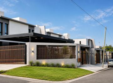 Casa · 140m² · 5 Ambientes · 2 Cocheras · Venta | Duplex 3 Dorm. de Categoria | Cuesta Colorada
