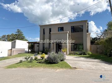 Casa · 260m² · 4 Ambientes · 1057 - Marco Polo 726