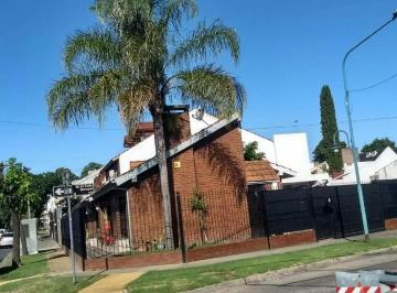 Casa · 150m² · 4 Ambientes · 1 Cochera · Exclusivo Chalet en Barrio Parque Villa Martelli - Impecable