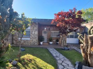 Casa · 200m² · 5 Ambientes · 4 Cocheras · Casa en Quilmes Oeste con Varios Departamentos