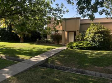 Casa · 200m² · 8 Ambientes · 2 Cocheras · Venta de Exclusiva Propiedad de Lujo en El Barrio Pueyrredon, Chacras de Coria, Luján de Cuyo.