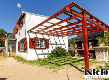 Casa de 3 ambientes, Mar de Ajó · Complejo de 4 Departamentos - C1029