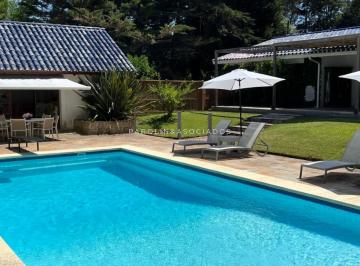 Foto1 · Alquiler Temporal de Casa en Cantegril con 4 Dorm. en Suite y Piscina