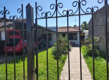 Casa de 5 ambientes, Lomas de Zamora · Casa con Hermoso Lote, Cochera Doble Quincho y Pileta