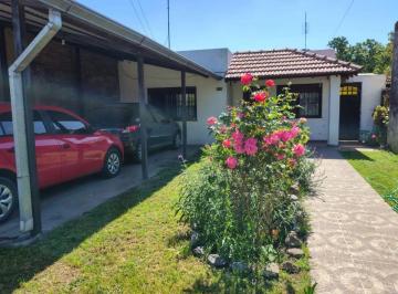 Casa de 5 ambientes, Lomas de Zamora · Retasada! Casa con Hermoso Lote, Cochera Doble Quincho y Pileta