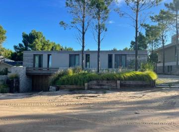 Casa de 8 ambientes, Costa Esmeralda · Maritimo III Lote 106 P/10 - 12 Pax C/pileta con Climatizador - 4 Dorm