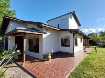 Casa · 152m² · 4 Ambientes · 1 Cochera · Casa - Venta - Villa Gesell - 4 Amb. - Garage - Gas Natural