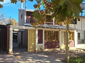 Casa de 5 ambientes, Las Heras · Casa 2 Dorm. de 241 m² en Venta en Las Heras