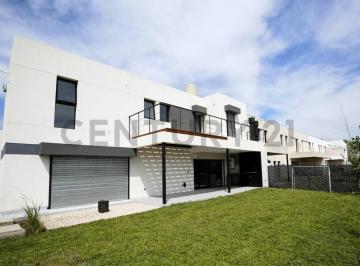 Casa · 80m² · 3 Ambientes · 1 Cochera · Casa en Venta en Gonnet (Tipo Duplex en Complejo Cerrado)