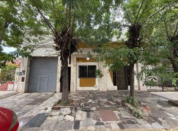 Casa de 4 ambientes, La Matanza · Casa con Galpón en Venta en San Justo