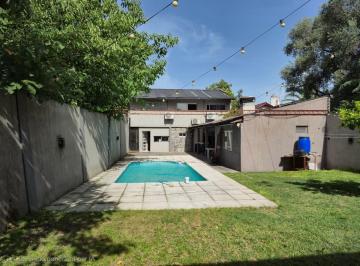 PH · 204m² · 4 Ambientes · 3 Cocheras · PH 4 Ambientes Castelar con Pileta Apta Credito