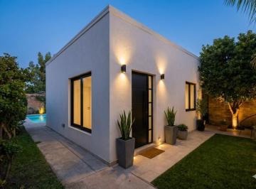Casa · 221m² · 3 Ambientes · Casa en La Capital