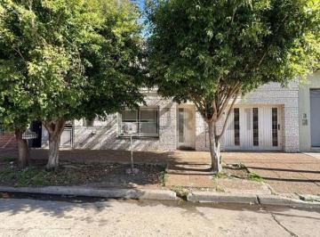 Casa · 161m² · 4 Ambientes · 1 Cochera · Venta Casa Miultifamiliar - Villa Bosch