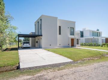 Casa · 150m² · 4 Ambientes · 2 Cocheras · Casa en Venta en El Barrio Medal Country Club, Pilar, Gba Norte - 4 Ambientes
