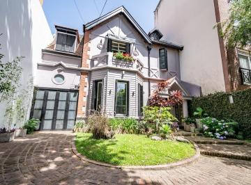 Casa · 320m² · 7 Ambientes · 3 Cocheras · Casa en Venta en Devoto