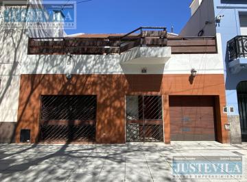 Casa · 260m² · 5 Ambientes · 2 Cocheras · Casa en Parque Chacabuco