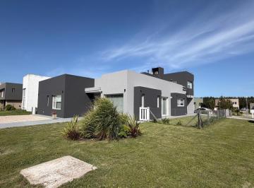 Casa · 186m² · 4 Ambientes · 1 Cochera · Casa en Venta 4 Ambientes en Barrio Privado Tierras del Mar