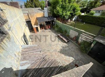 Casa · 79m² · 5 Ambientes · 2 Cocheras · Venta de Casa 5 Ambientes con Patio, Terraza y Cochera en Monte Grande. Apto Credito.