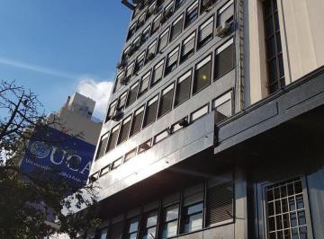Oficina comercial · 220m² · Oficina Al Frente con Balcon Aterrazado y Gran Vista Hacia La Av 9 de Julio Super Luminosa