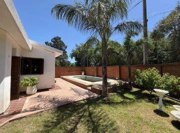 Casa · 135m² · 5 Ambientes · 2 Cocheras · Casa en Venta - 3 Dorm. - Hermoso Patio con Pileta - Villa Cornu