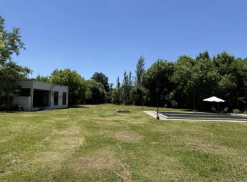 Casa · 240m² · 4 Ambientes · 5 Cocheras · Casa en Estancia Chica. 1,6 Hectáreas, Pileta, Parque y Quincho