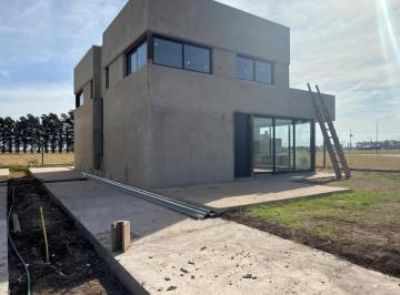 Casa · 126m² · 4 Ambientes · 1 Cochera · Casa en Eco Lag0s