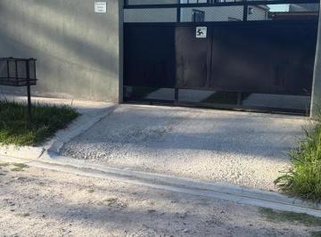 Casa · 352m² · 10 Ambientes · 1 Cochera · Venta de Casa en Plottier