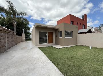 Casa · 85m² · 4 Ambientes · 2 Cocheras · Venta Casa 2 Domitorios Funes Paysandu
