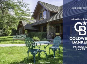 Casa · 297m² · 6 Ambientes · 1 Cochera · Venta Casa 281 m² de Calidad Esquina Excelente Estado Barrio Residencial Céntrico Villa La Angostura