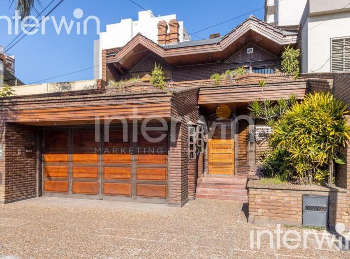 Casa · 292m² · 12 Ambientes · 1 Cochera