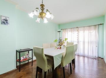 Departamento · 99m² · 5 Ambientes · 1 Cochera · Venta - Departamento de 3 Dorm. con Cochera - Barrio Centro - Apto Credito