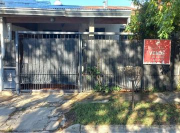Casa de 3 ambientes, La Plata · Casa en Ventaubicado en Calle 7 E/ 85 y 8680 m² Aprox