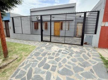 Casa · 120m² · 1 Ambiente · 1 Cochera · Hermosa Casa a La Venta