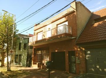 Casa · 135m² · 4 Ambientes · 1 Cochera · Casa de 4 Amb en Lote Propio!
