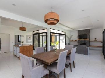 Casa · 176m² · 4 Ambientes · 2 Cocheras · Venta Casa 4 Ambientes con Escritorio, Pileta y Vista a Arboleda | Barrio Estribo, Tres Pinos, Gener
