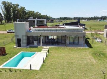 Casa · 176m² · 4 Ambientes · 2 Cocheras · Venta Casa 4 Ambientes con Escritorio, Pileta y Vista a Arboleda | Barrio Estribo, Tres Pinos, Gener