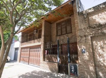Casa · 258m² · 8 Ambientes · 2 Cocheras · Casa en Venta en Tolosa (Ideal Desarollo o Apto Profesional)