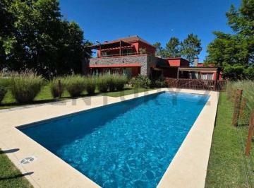 Casa · 249m² · 5 Ambientes · 2 Cocheras · Venta Casa 5 Ambientes con Piscina en Chacras La Primavera Golf, Carlos Keen – Acepta Permuta