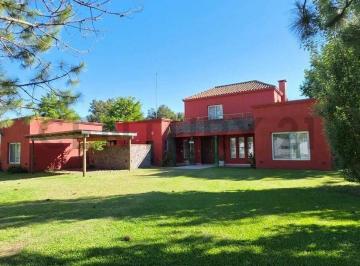 Casa · 249m² · 5 Ambientes · 2 Cocheras · Venta Casa 5 Ambientes Vista Al Golf en Chacras La Primavera Golf, Carlos Keen – Acepta Permuta
