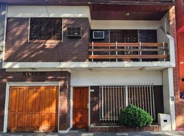Casa · 75m² · 4 Ambientes · 1 Cochera · Casa en Haedo, Estilo Moderno