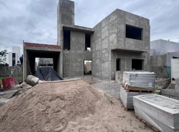 Casa · 213m² · 6 Ambientes · Casa 3 Dorm. a Estrenar en Comarca de Allende