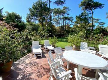 Casa · 370m² · 6 Ambientes · 6 Cocheras · Casa Av del Océano