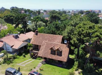 Casa · 198m² · 5 Ambientes · 1 Cochera · Casa 3 Dorm. a 3 Cuadras del Mar en Pinamar