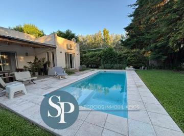 Casa · 130m² · 4 Ambientes · 2 Cocheras · Casa en Venta Barrio Privado El Recodo