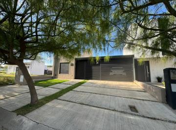 Foto · Docta Casa en Venta con Pileta Etapa Malagueño