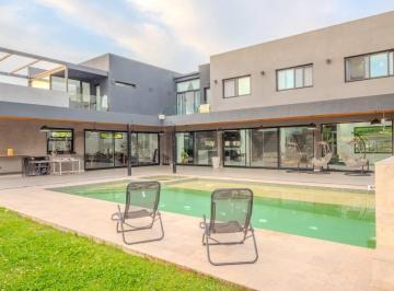 Casa · 340m² · 7 Ambientes · 4 Cocheras · Venta Casa 6 Ambientes con Piscina, Quincho y Jacuzzi | Barrio Cerrado La Cesarina, General Rodrígue