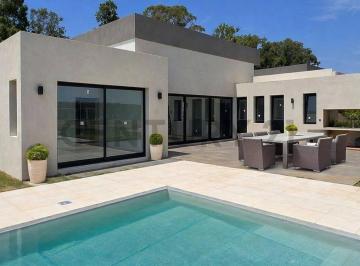 Casa · 170m² · 4 Ambientes · 1 Cochera · Venta Casa 4 Ambientes con Pileta | Barrio Norte, Tres Pinos, General Rodríguez – Acepta Permuta